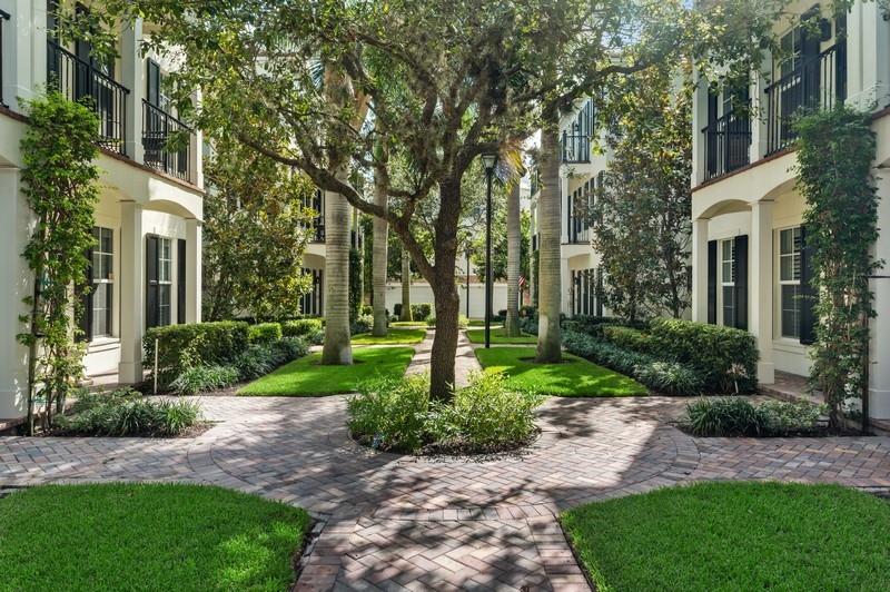 127 Madison Lane Delray Beach, FL 33444 - Photo 17 of 20 Courtyard