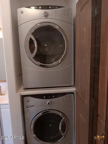 a close up view of a washer and dryer