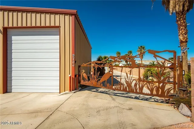 a view of a pathway with a yard