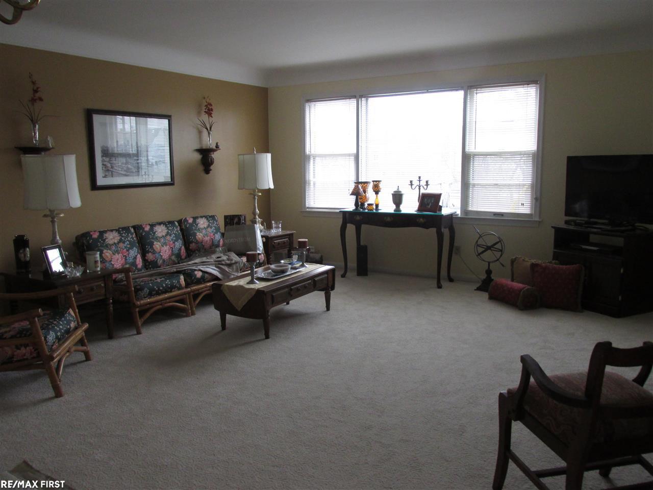 280 Alter Road Detroit, MI 48215 - Photo 20 of 27 31318590-24.JPG