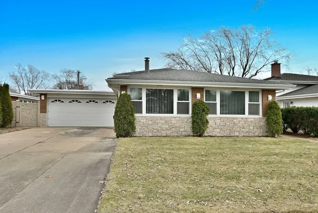 $550,000 | 575 Bedford Lane, Des Plaines, IL 60016