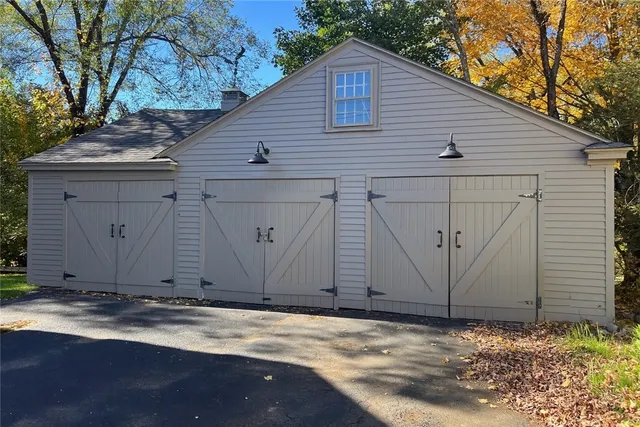 $2,195 | 4 Limerock Road, Unit 1, Smithfield, RI 02917