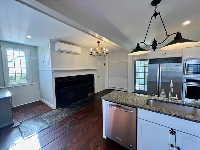 $2,195 | 4 Limerock Road, Unit 1, Smithfield, RI 02917