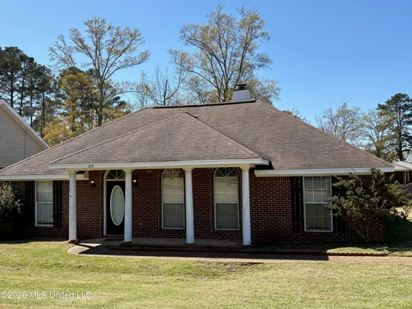 $1,900 | 103 Live Oaks Boulevard, Pearl, MS 39208