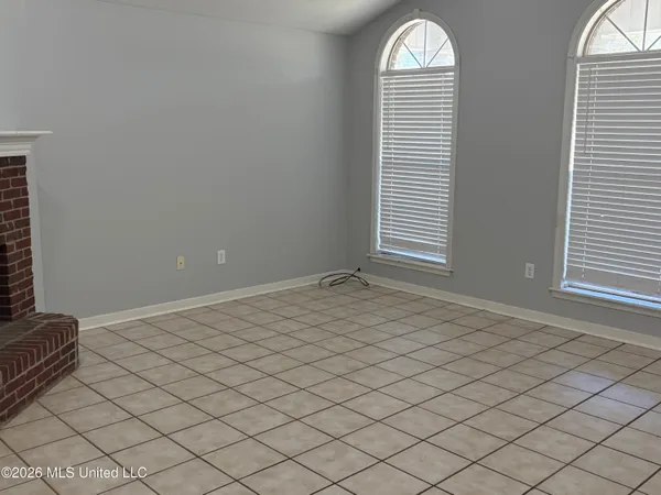 $1,900 | 103 Live Oaks Boulevard, Pearl, MS 39208