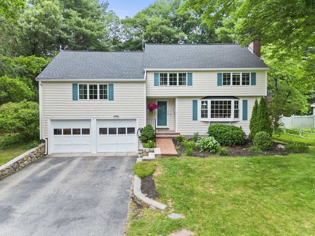 7 Trickett Road Lynnfield, MA 01940 - Photo 3 of 37