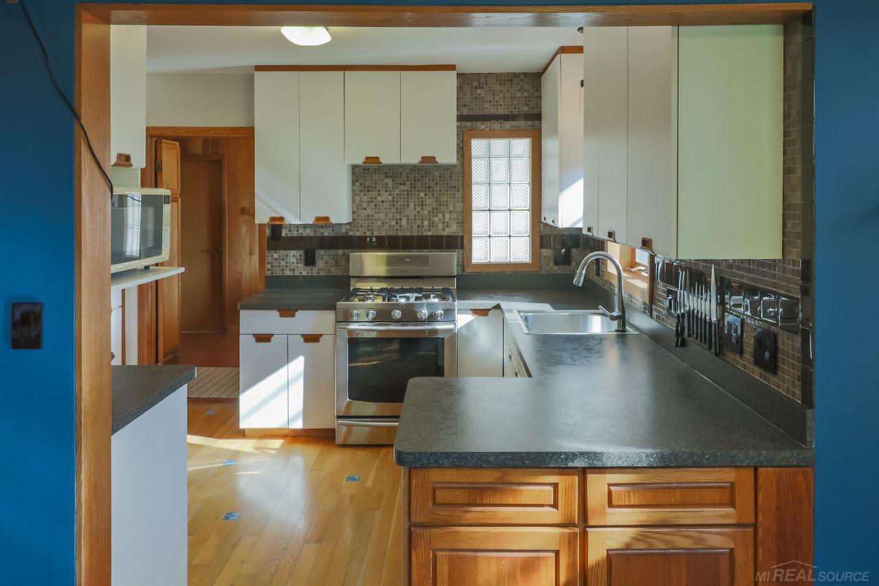 1600 Prestwick Road Grosse Pointe Woods, MI 48236 - Photo 7 of 21