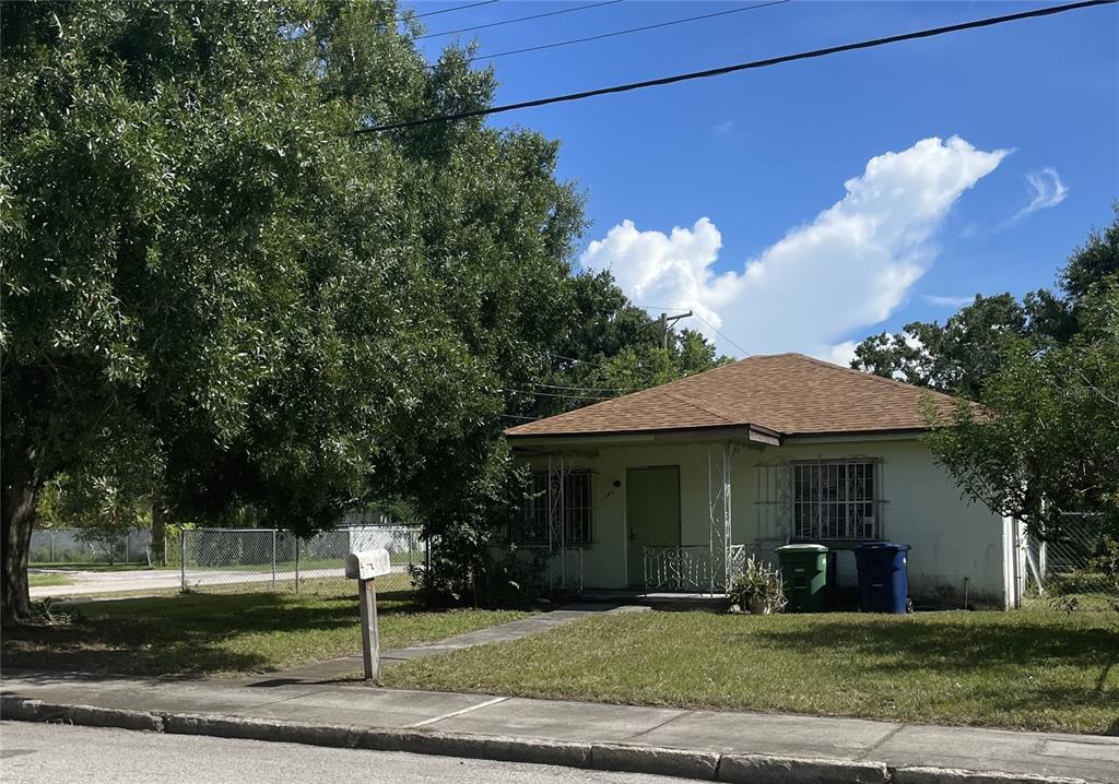 1902 West St Louis Street Tampa, FL 33607 - Photo 1 of 1 a front view of a house with garden