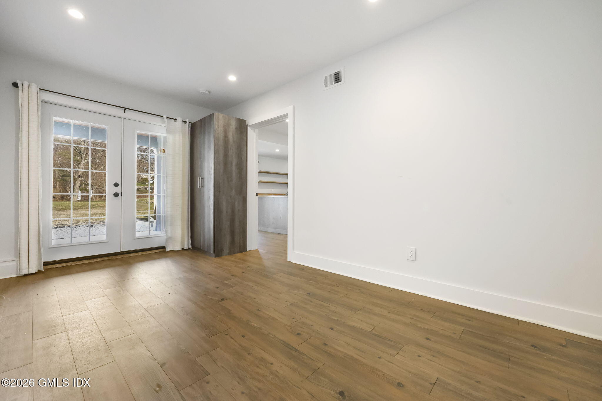 39 Hunting Ridge Road, Unit 2 Greenwich, CT 06831 - Photo 12 of 17 11-web-or-mls-39-hunting-ridge-rd