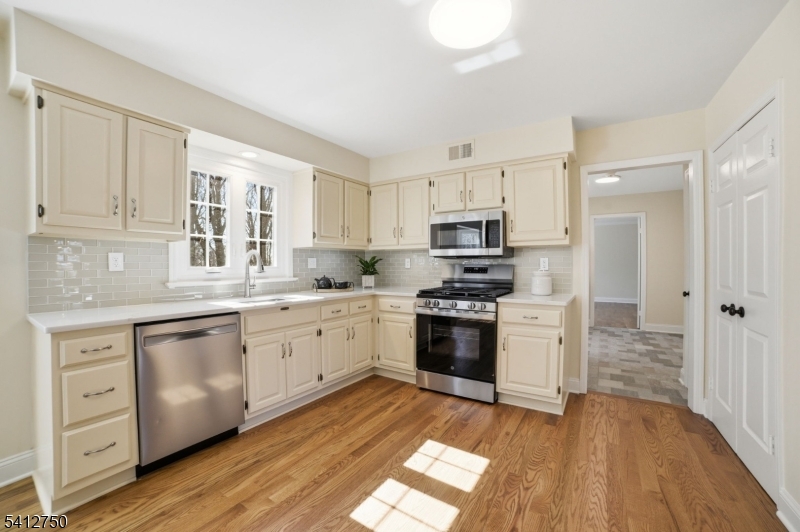 50 Pinewood Crescent Berkeley Heights, NJ 07922 - Photo 19 of 41