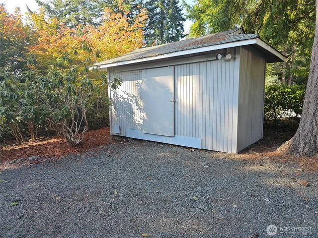 a view of a yard with a tree