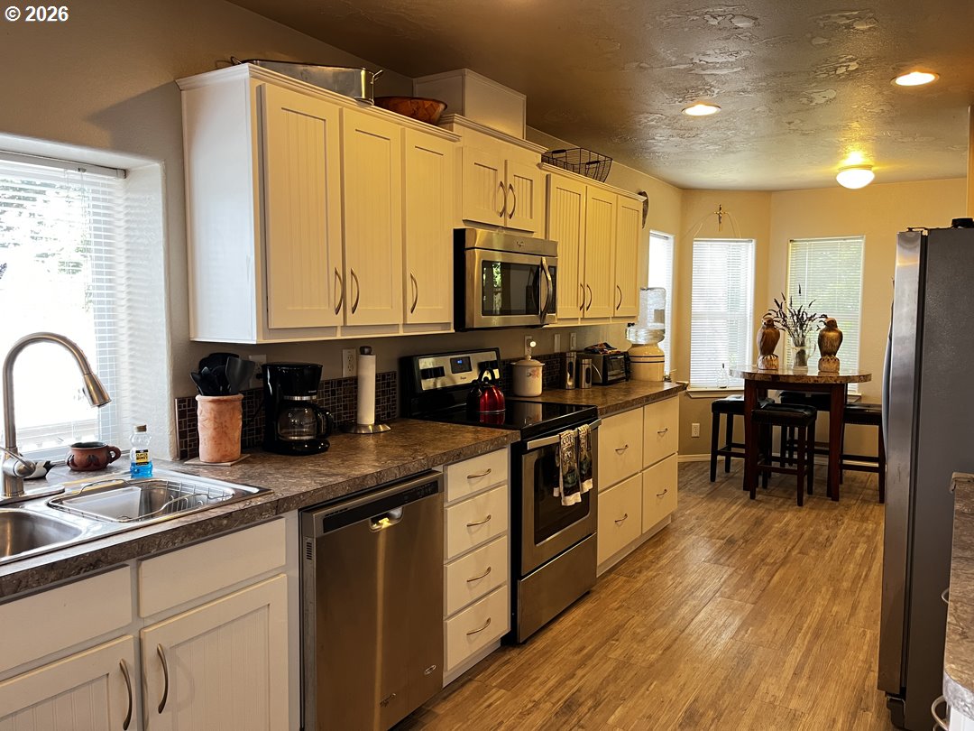 83235 Clear Lake Road Florence, OR 97439 - Photo 15 of 41