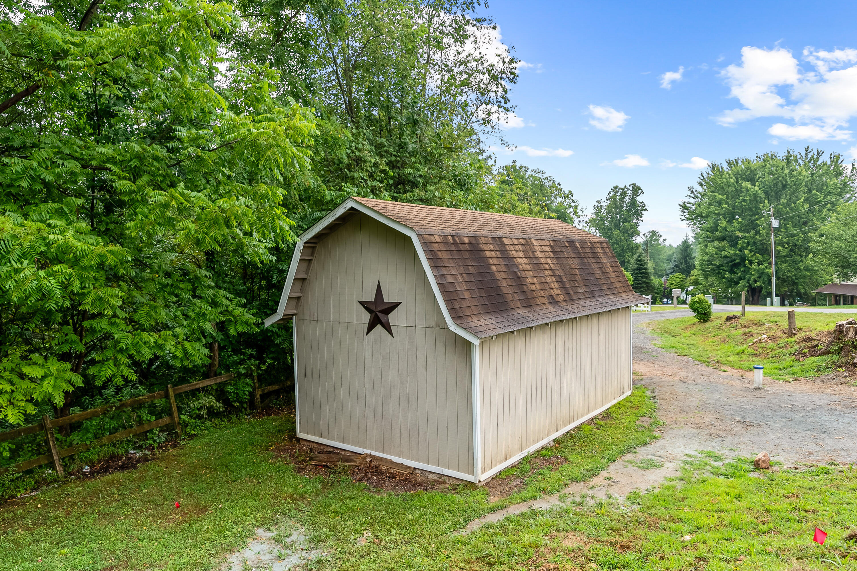 281 Penn Road Northwest Floyd, VA 24091 - Photo 40 of 49 a house view with a garden space