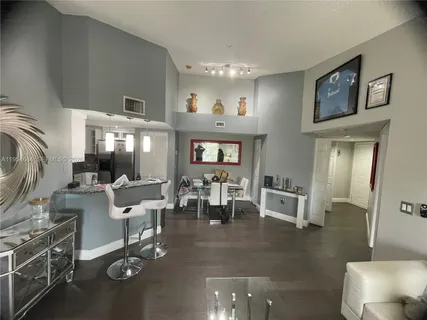 $370,000 | 2039 Southeast 10th Avenue, Unit 517, Fort Lauderdale, FL 33316
