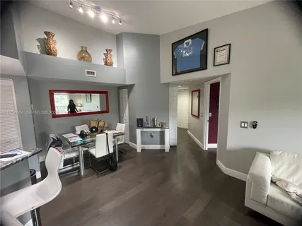 $370,000 | 2039 Southeast 10th Avenue, Unit 517, Fort Lauderdale, FL 33316
