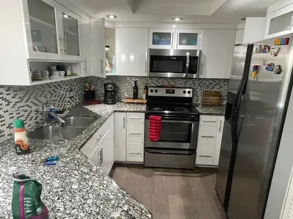 $370,000 | 2039 Southeast 10th Avenue, Unit 517, Fort Lauderdale, FL 33316