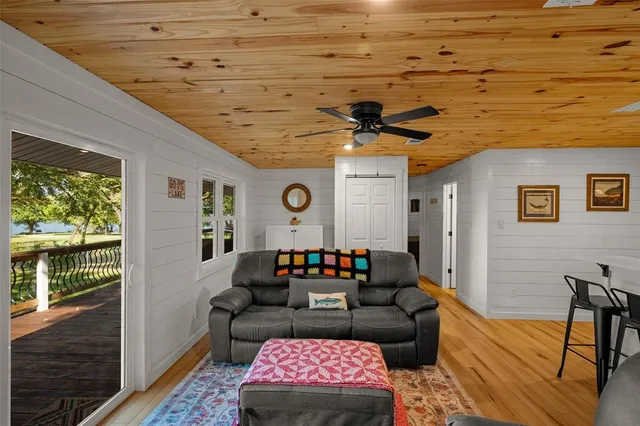 $295,000 | 10131 County Road 3705, Quinlan, TX 75474