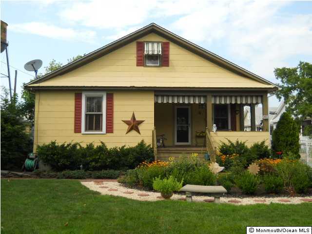 4 Walnut Terrace Keyport, NJ 07735 - Photo 1 of 13 Primary Photo