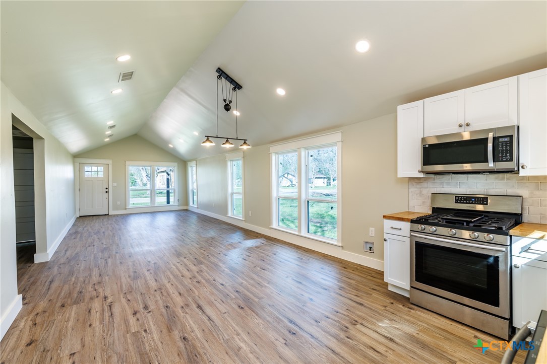 403 West French Street Cuero, TX 77954 - Photo 9 of 24