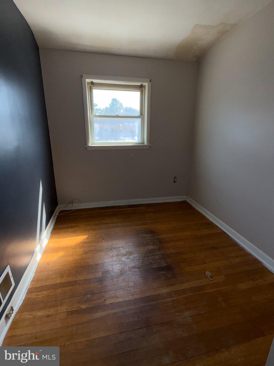 349 Southeastern Terrace Baltimore, MD 21221 - Photo 8 of 11