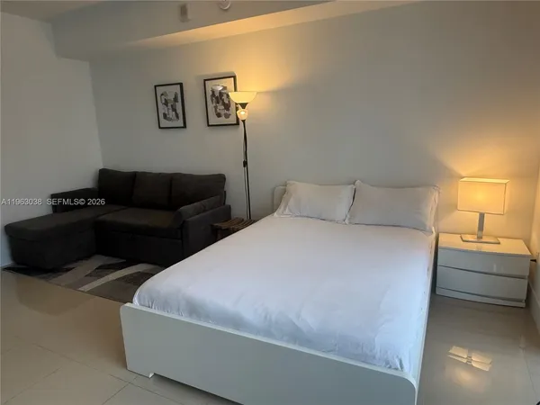 $2,800 | 1300 Brickell Bay Drive, Unit 2000, Miami, FL 33131