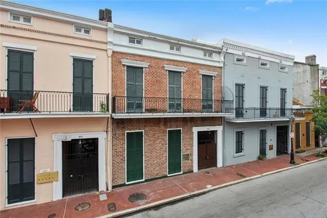 $1,275 | 411 Burgundy Street, Unit 4, New Orleans, LA 70112