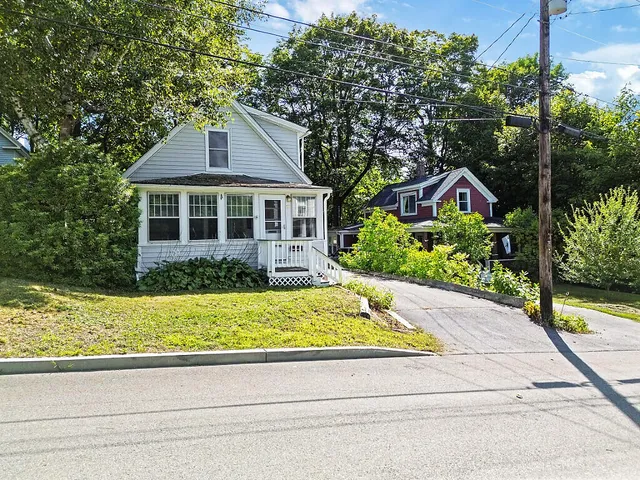$179,900 | 32 Murray Street, Augusta, ME 04330