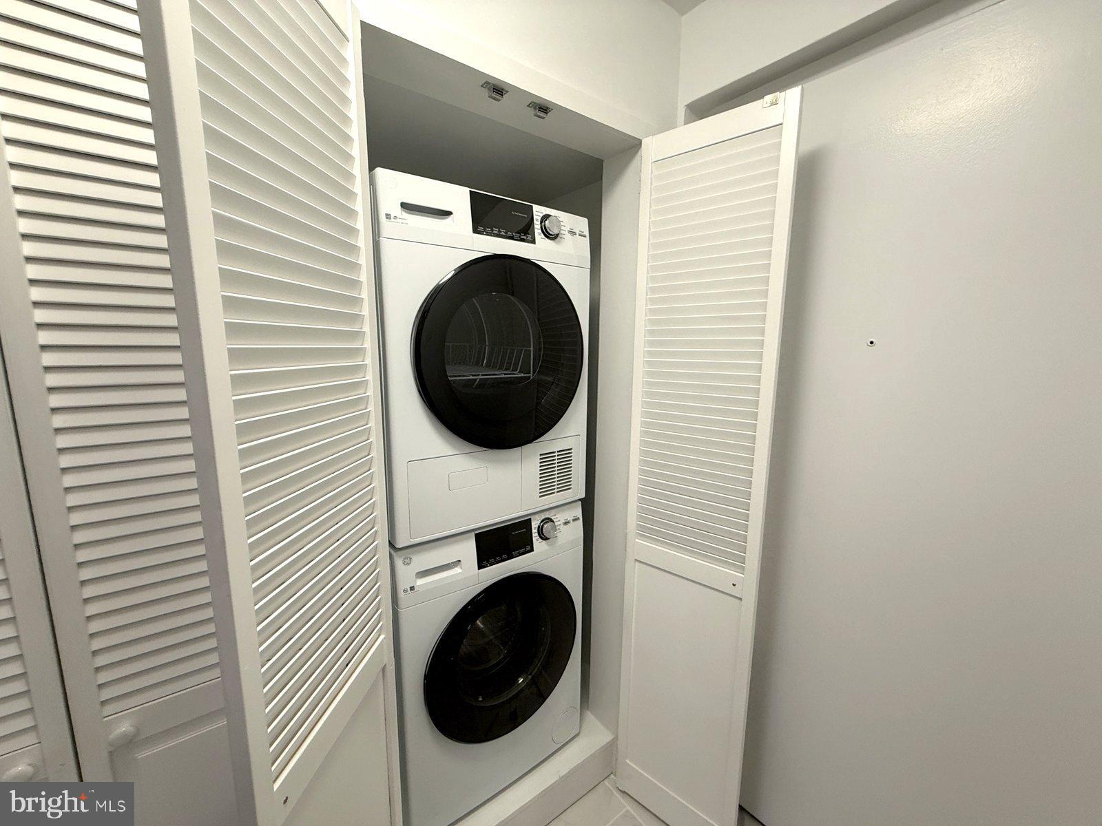 606 Cooper Landing Road, Unit B6F Cherry Hill, NJ 08002 - Photo 5 of 11 a utility room with dryer and washer