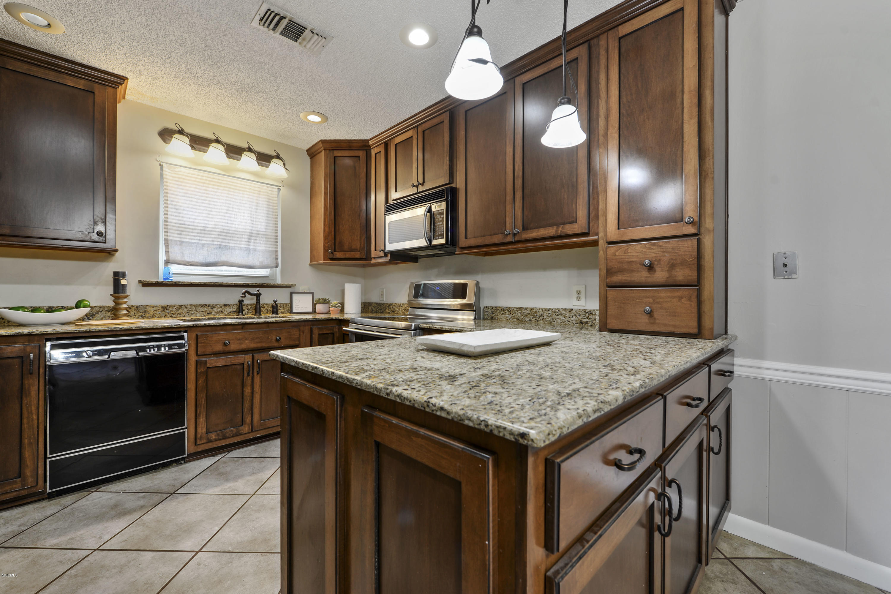 14316 Mays Road Gulfport, MS 39503 - Photo 7 of 31 008