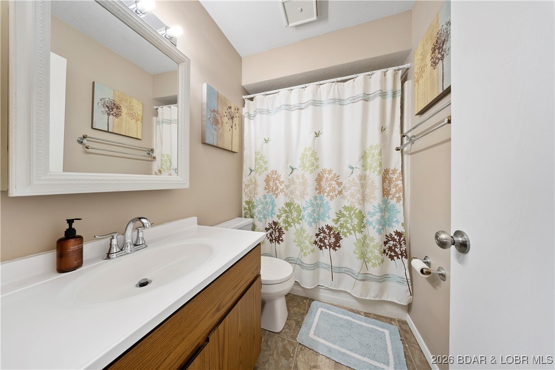 434 Summer Haven Road, Unit 434 Lake Ozark, MO 65049 - Photo 26 of 35 Full Bathroom