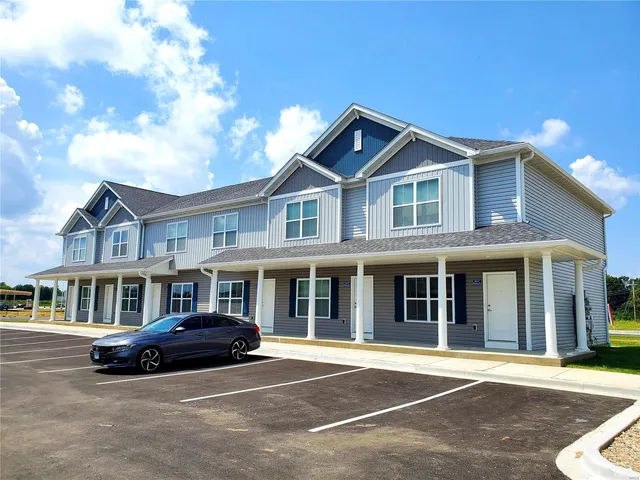 $2,050 | 205 Pacific Drive, Unit E, O'Fallon, IL 62269