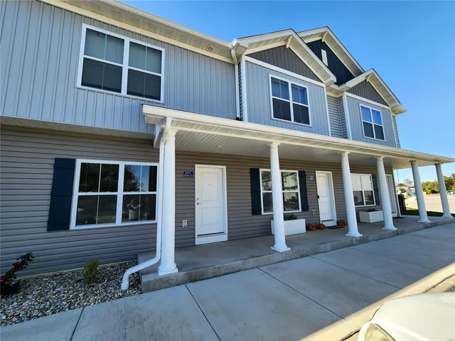 $2,050 | 205 Pacific Drive, Unit E, O'Fallon, IL 62269