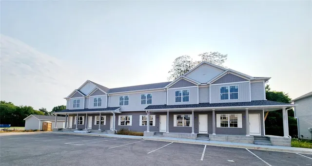 $2,050 | 205 Pacific Drive, Unit E, O'Fallon, IL 62269