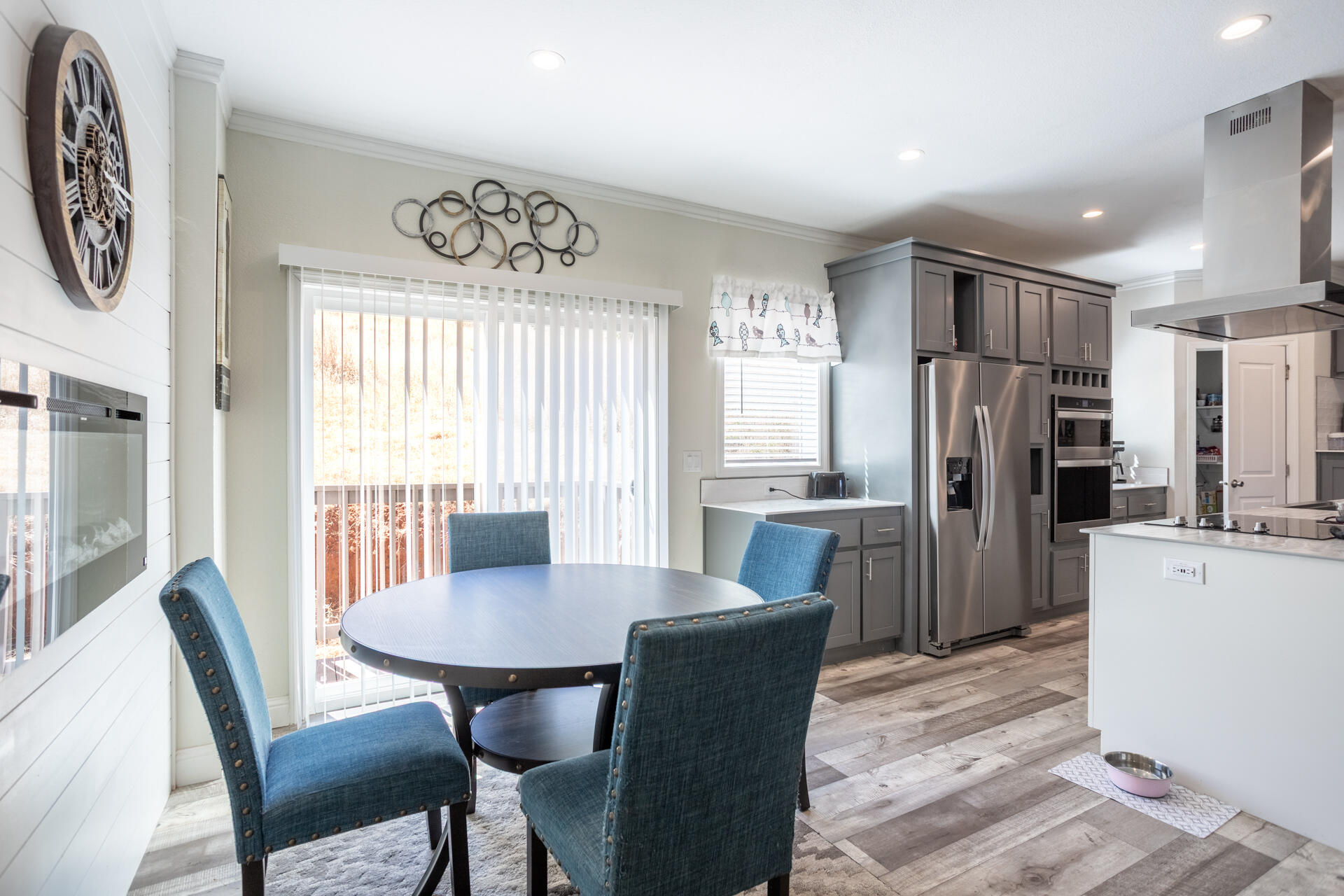 13582 Echo Hill Road Redding, CA 96003 - Photo 10 of 40 Dining Area