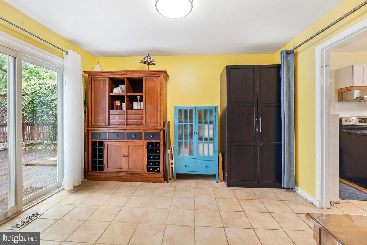 404 Tapawingo Road Southeast Vienna, VA 22180 - Photo 14 of 44