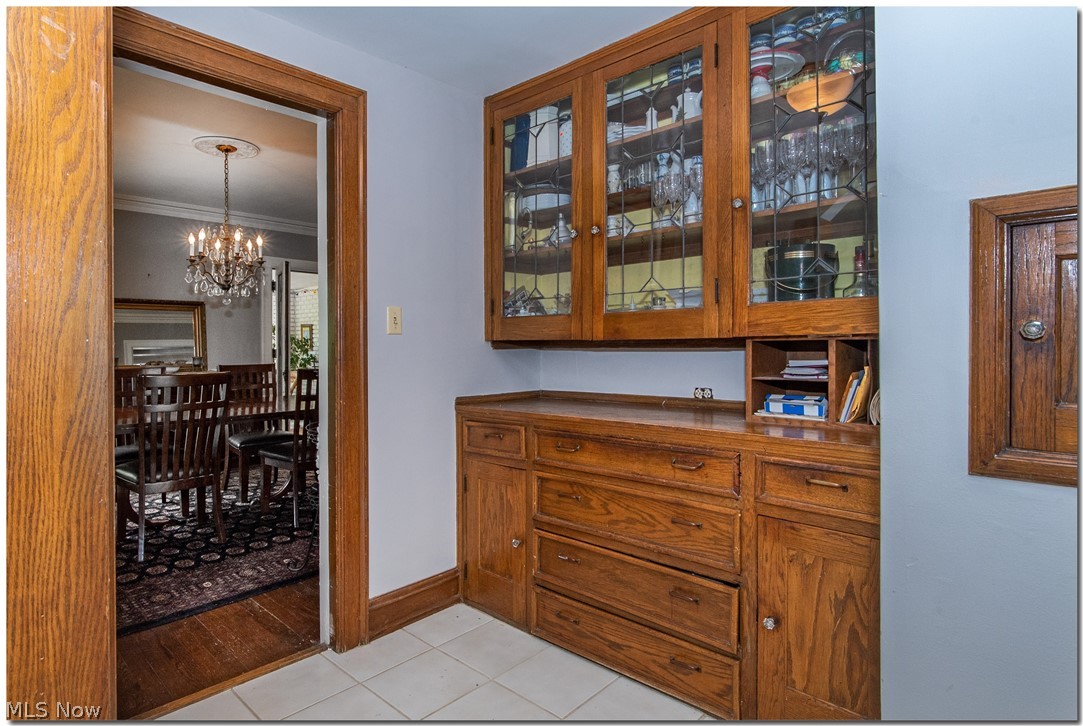 2711 Colchester Road Cleveland, OH 44106 - Photo 9 of 35