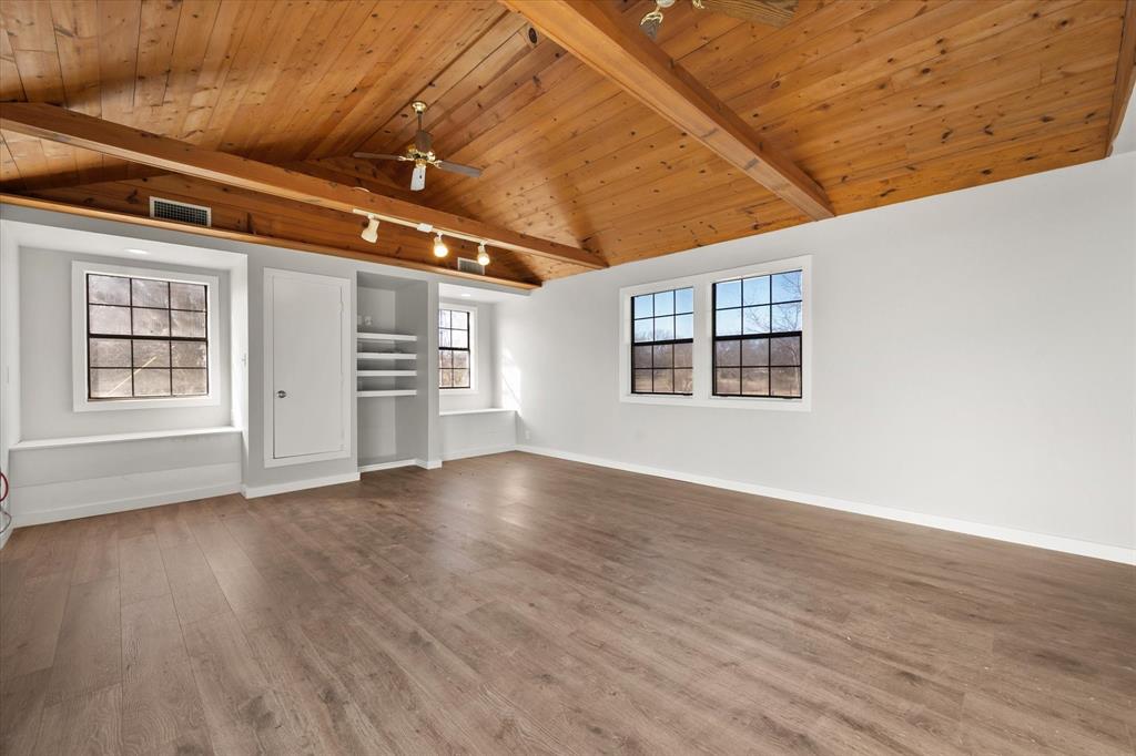 443 County Road 3799 Springtown, TX 76082 - Photo 7 of 33