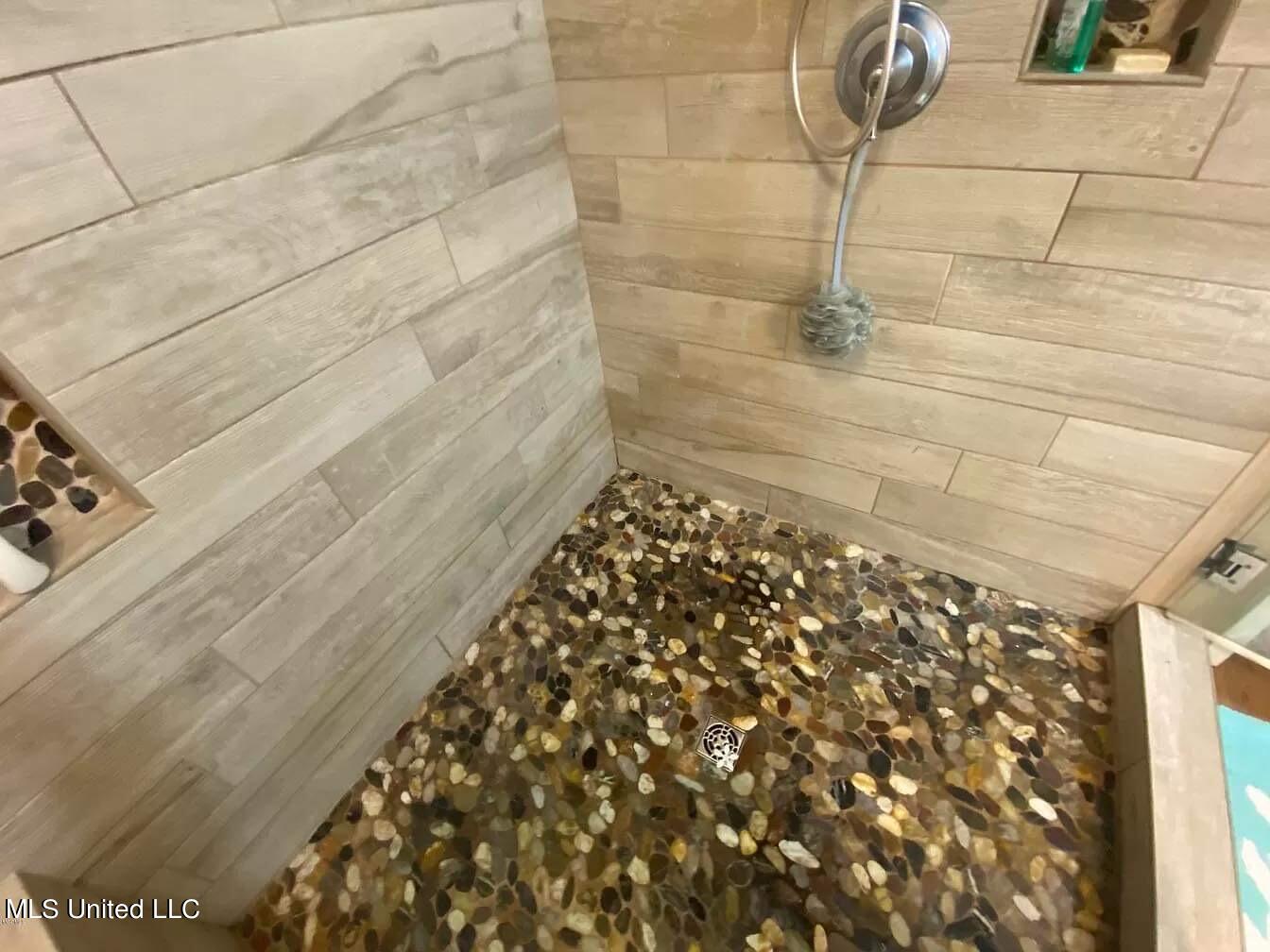 6105 McCormack Road Moss Point, MS 39562 - Photo 18 of 32 IMG_3917