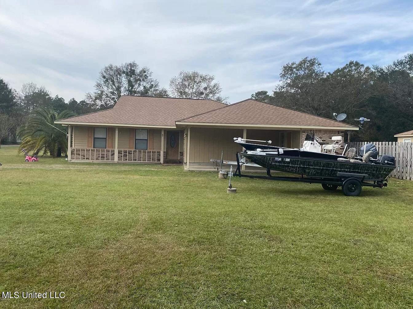 6105 McCormack Road Moss Point, MS 39562 - Photo 2 of 32 IMG_3934