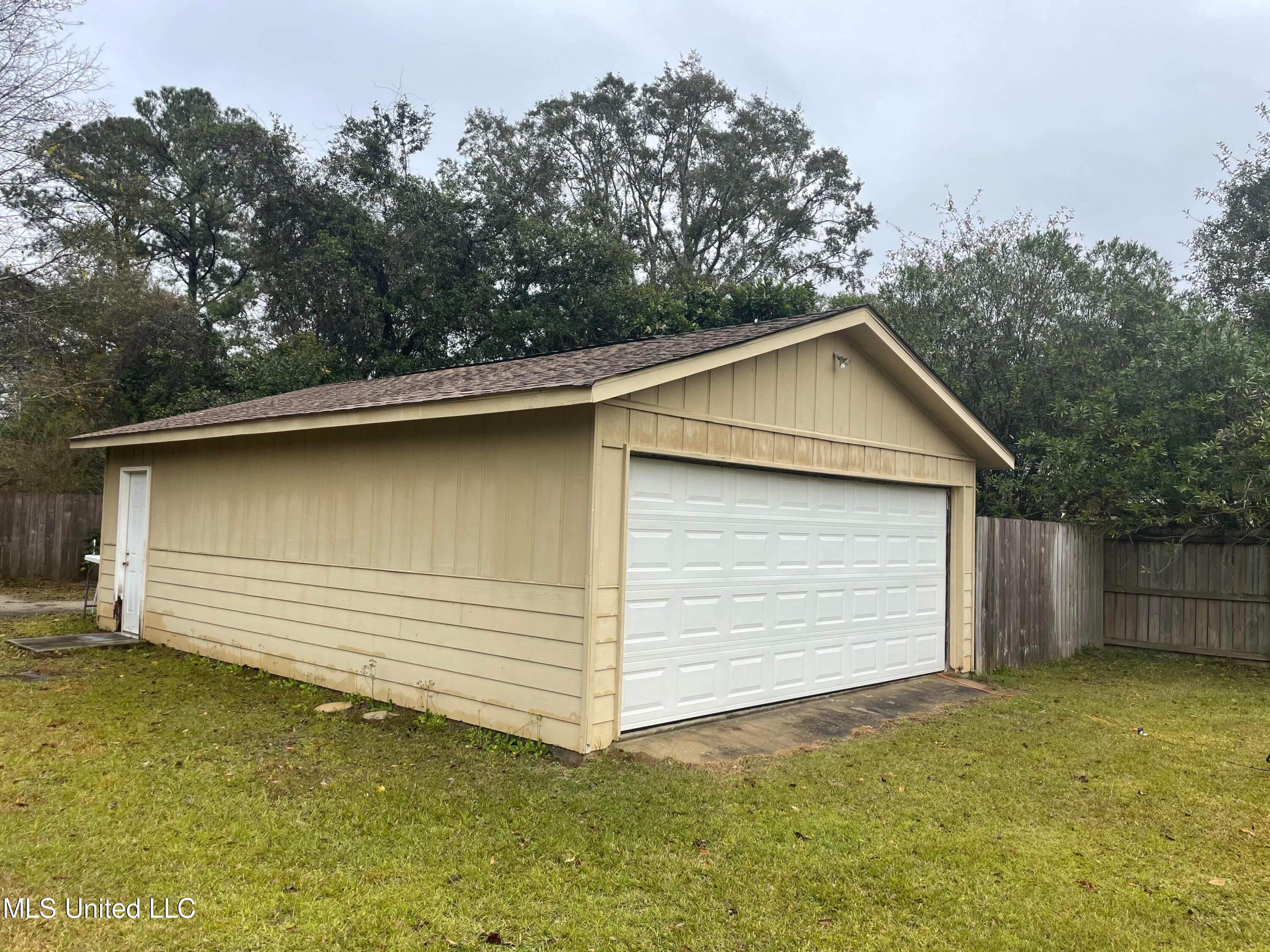 6105 McCormack Road Moss Point, MS 39562 - Photo 28 of 32 IMG_3947