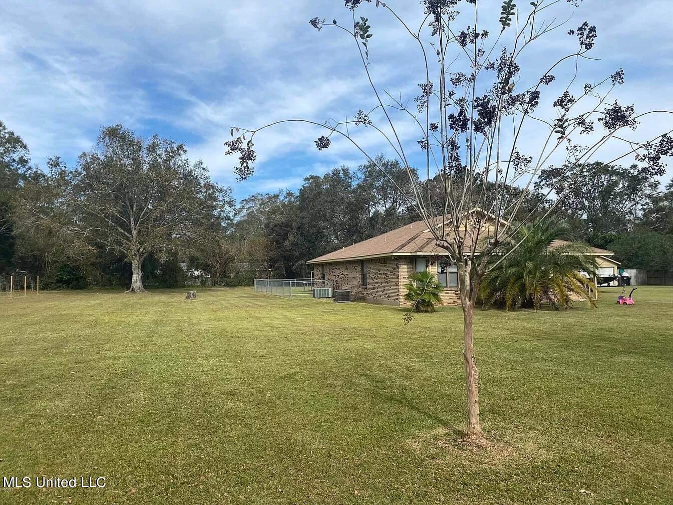 6105 McCormack Road Moss Point, MS 39562 - Photo 3 of 32 IMG_3938