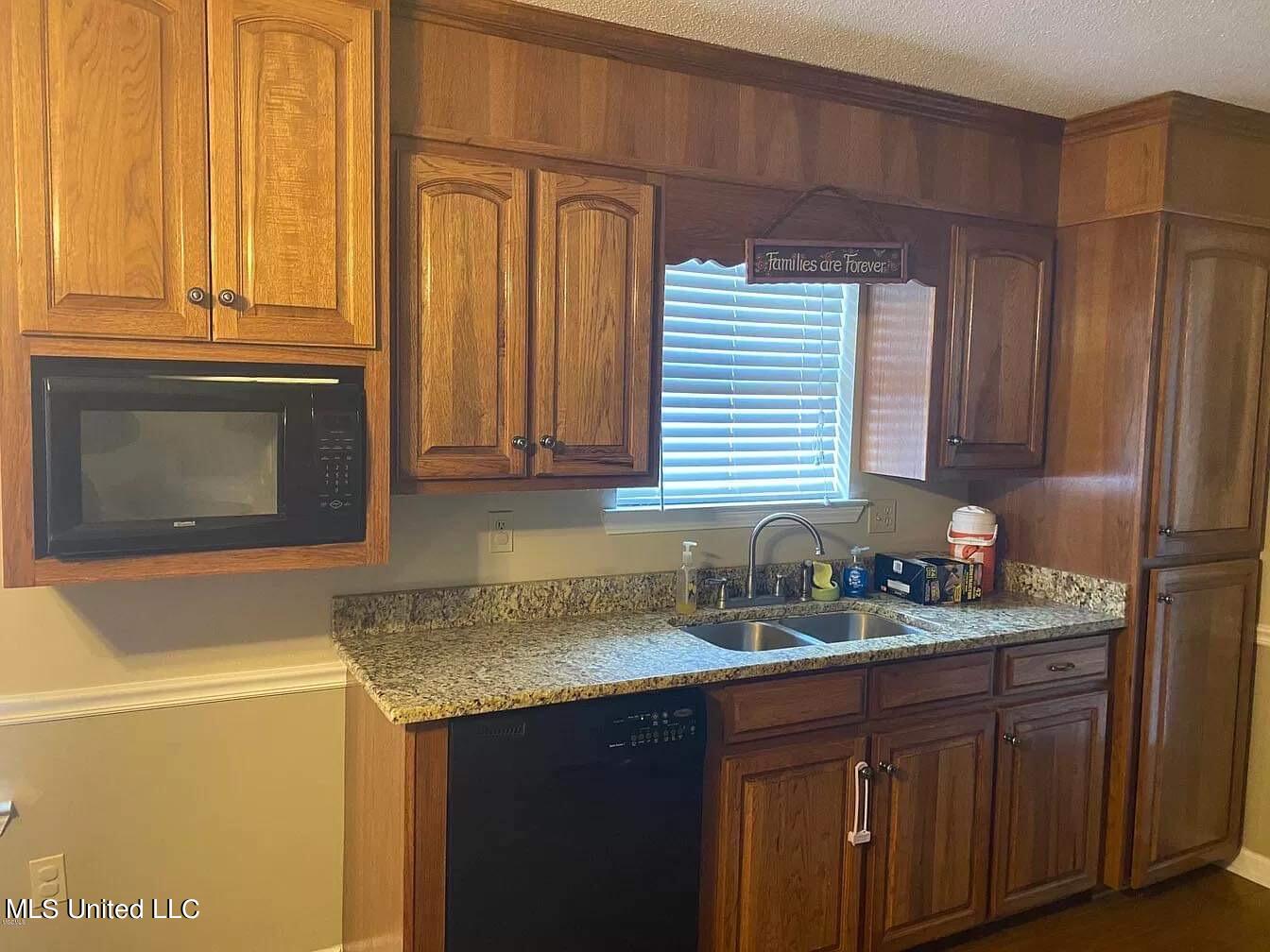 6105 McCormack Road Moss Point, MS 39562 - Photo 8 of 32 IMG_3929