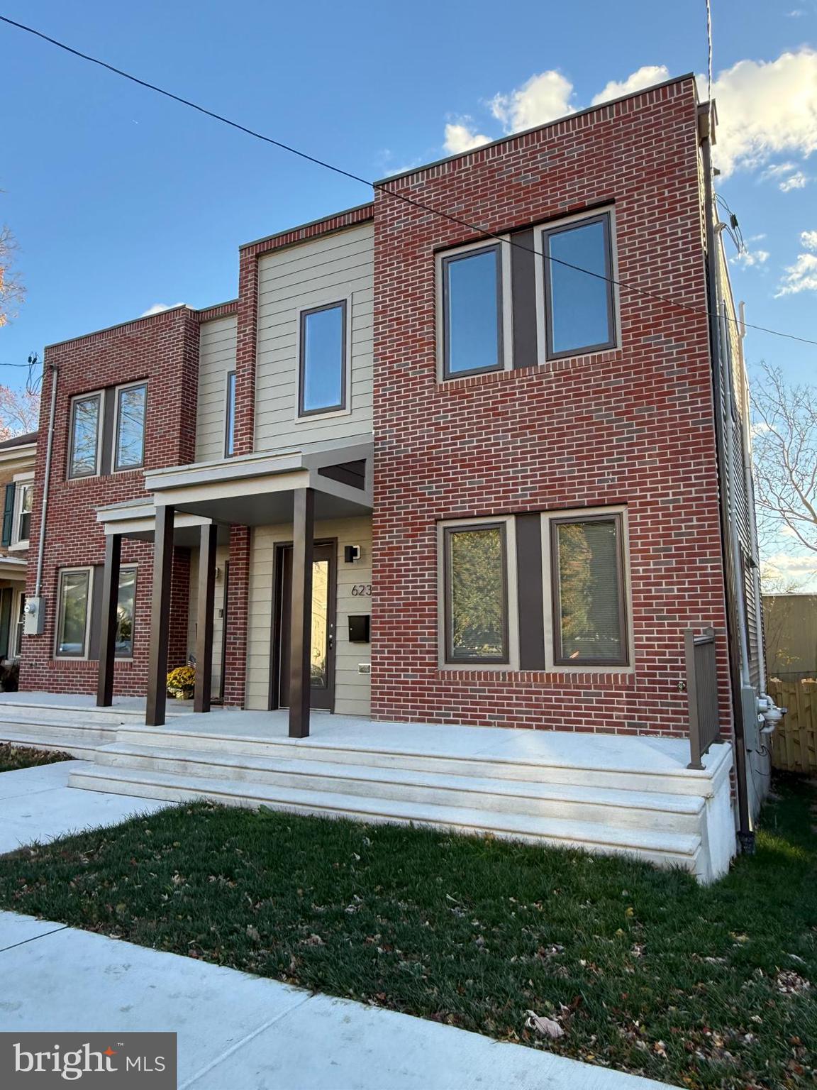 a view of brick building with a yard