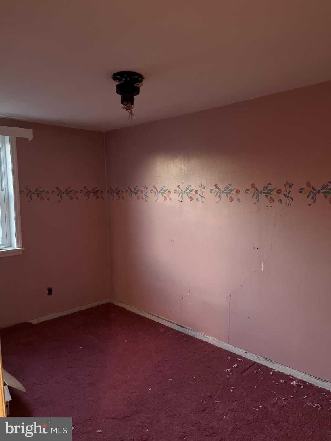 810 Bennington Road Folcroft, PA 19032 - Photo 9 of 24 Charming room with vintage floral accents.