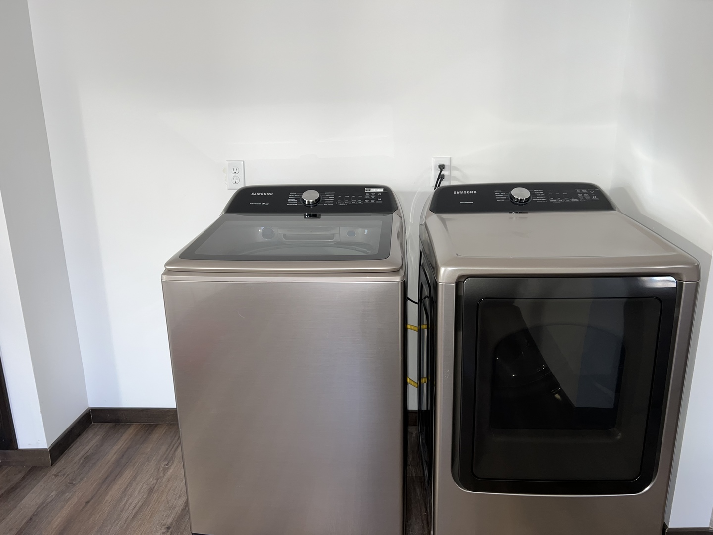 101 Louis Road Joliet, IL 60433 - Photo 16 of 17 a close view of washer and dryer