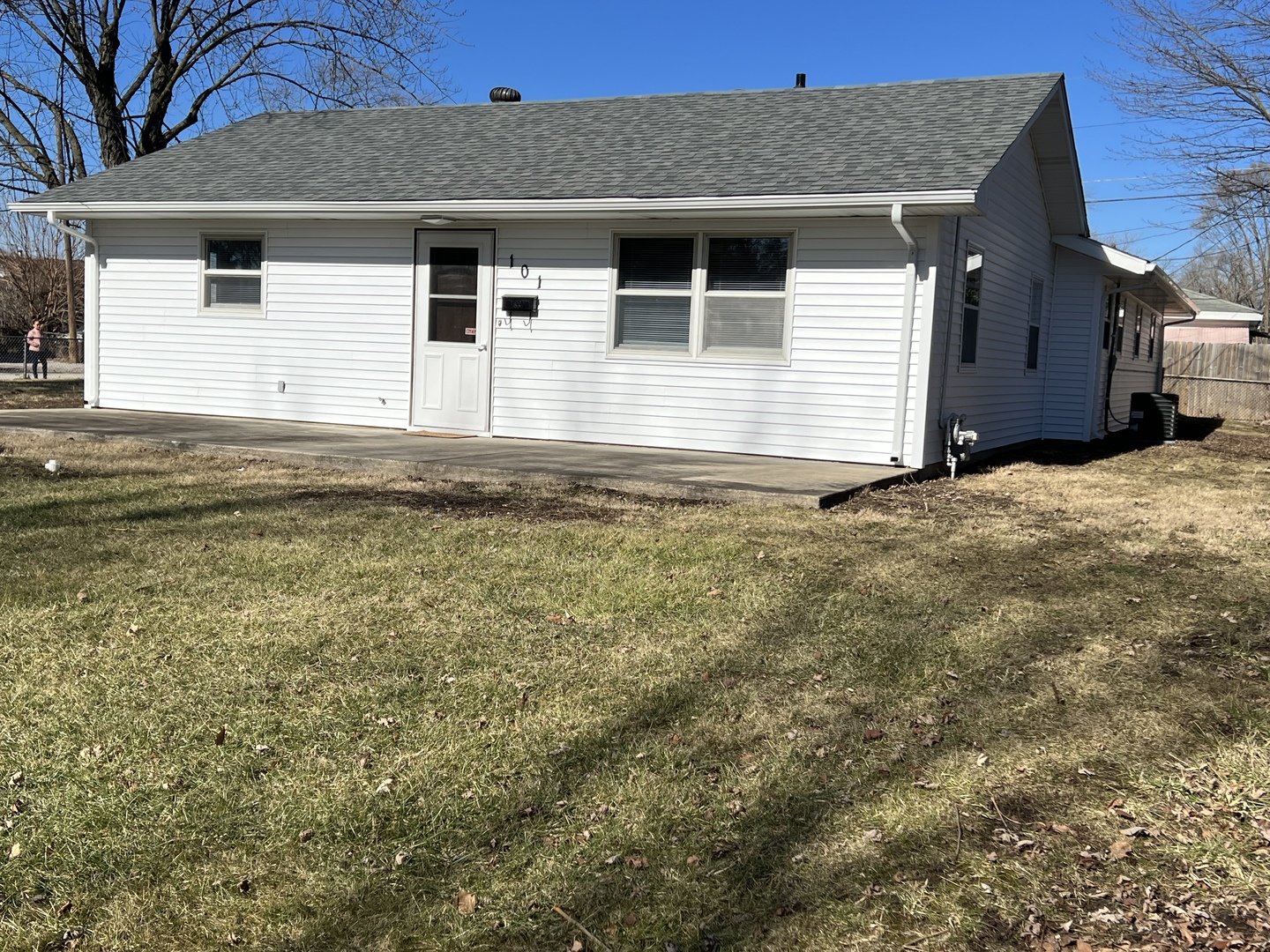 101 Louis Road Joliet, IL 60433 - Photo 4 of 17 a front view of a house with a yard
