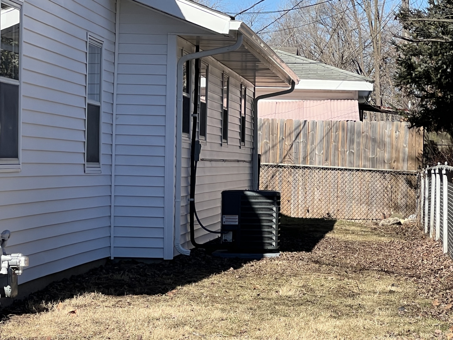 101 Louis Road Joliet, IL 60433 - Photo 5 of 17 a view of a back yard of the house