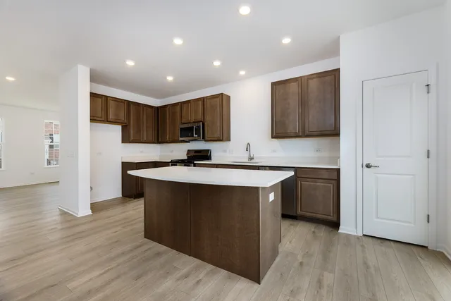 $3,250 | 1703 Neubauer Circle, Lindenhurst, IL 60046