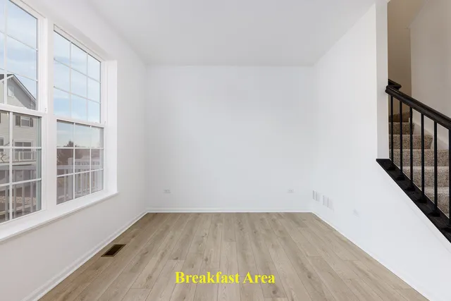 $3,250 | 1703 Neubauer Circle, Lindenhurst, IL 60046