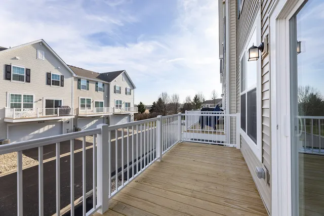 $3,250 | 1703 Neubauer Circle, Lindenhurst, IL 60046